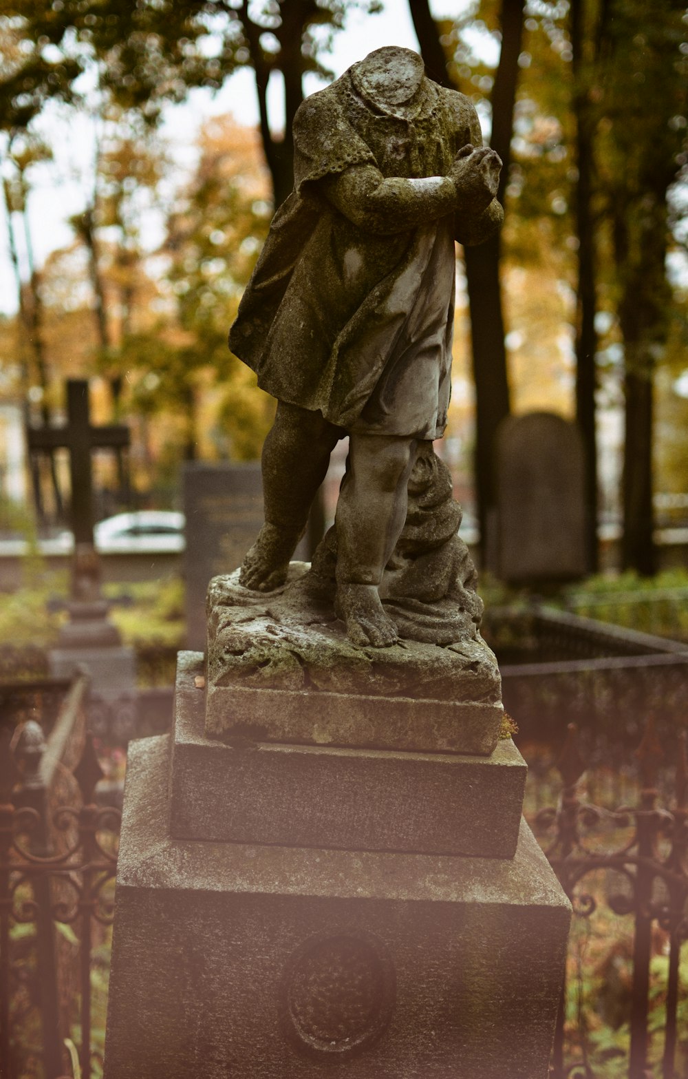 man in coat statue during daytime