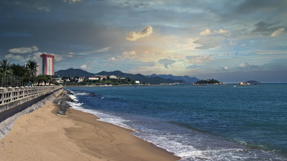 sea waves crashing on shore during daytime