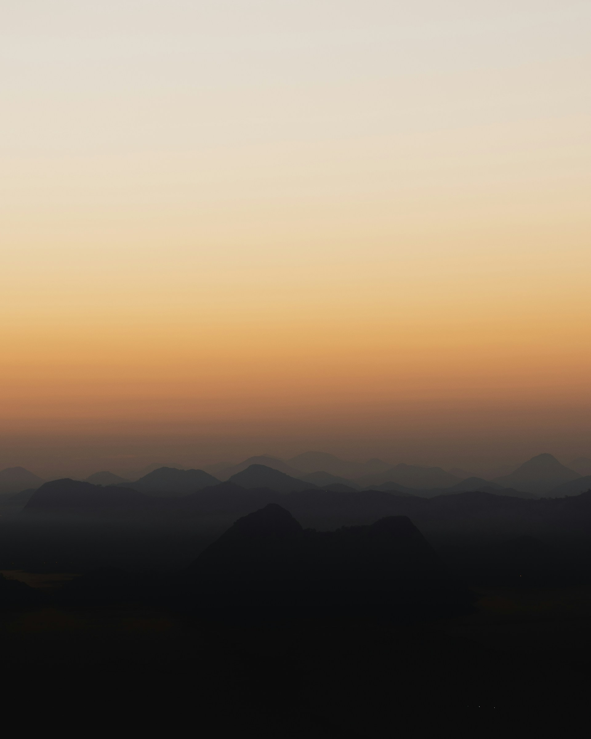silhouette of mountains during daytime