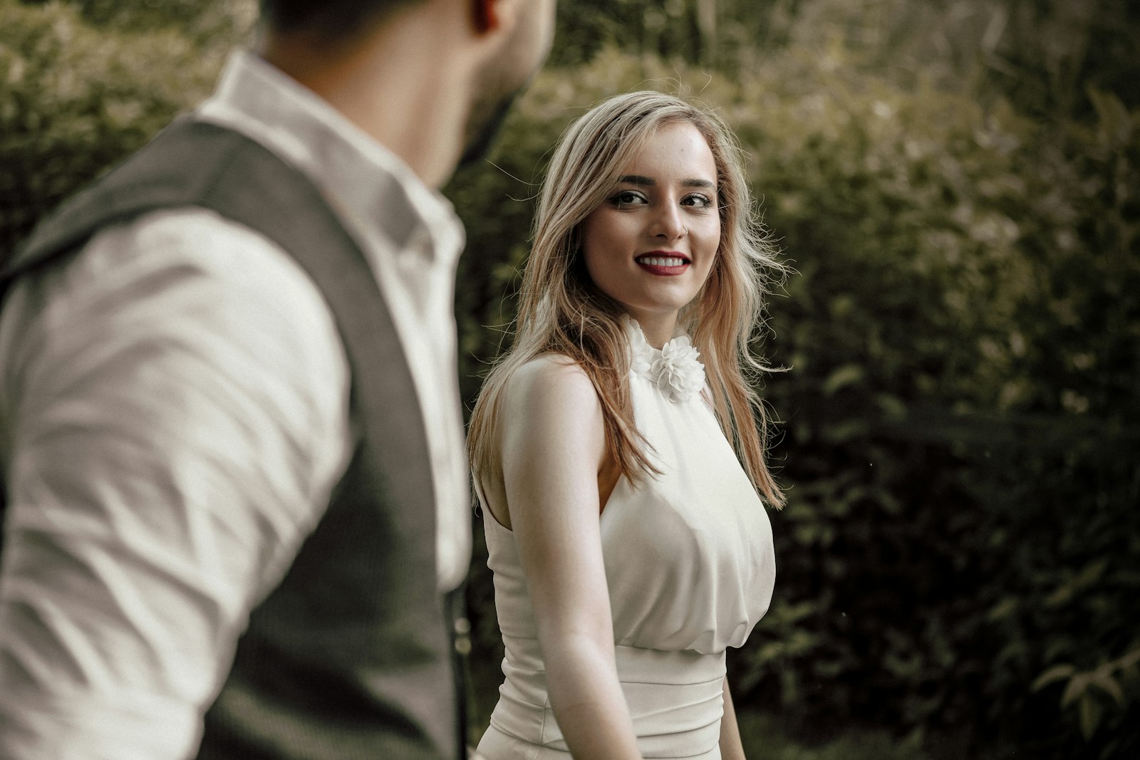 Canon EOS 5DS R + Canon EF 70-200mm F2.8L IS II USM sample photo. Man in white dress photography