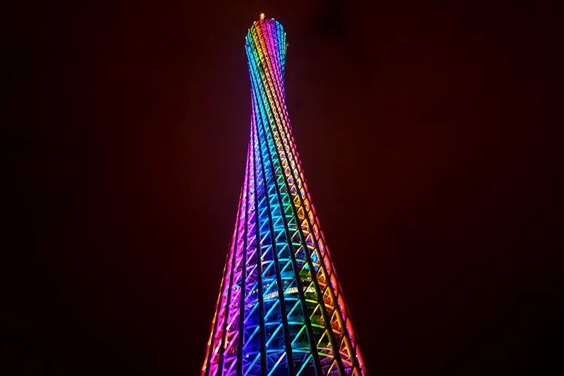 Canton Tower ไฟสายรุ้งยามค่ำคืน