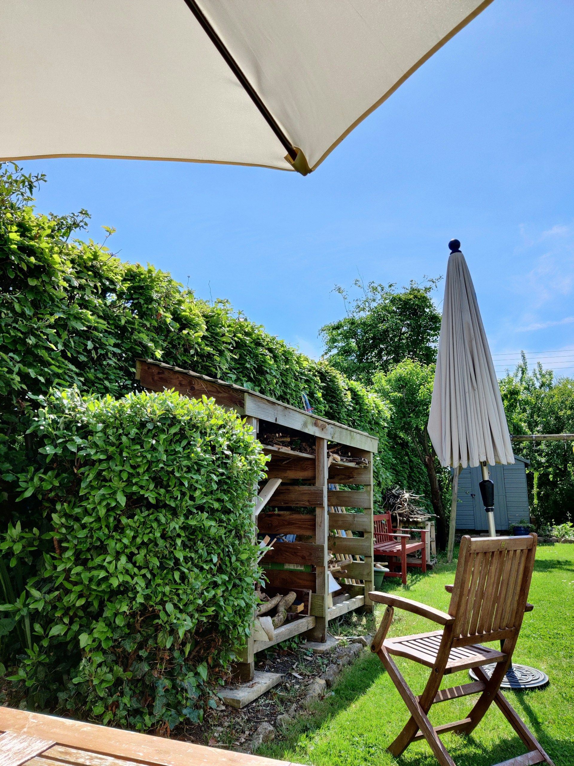 black and white bed linen