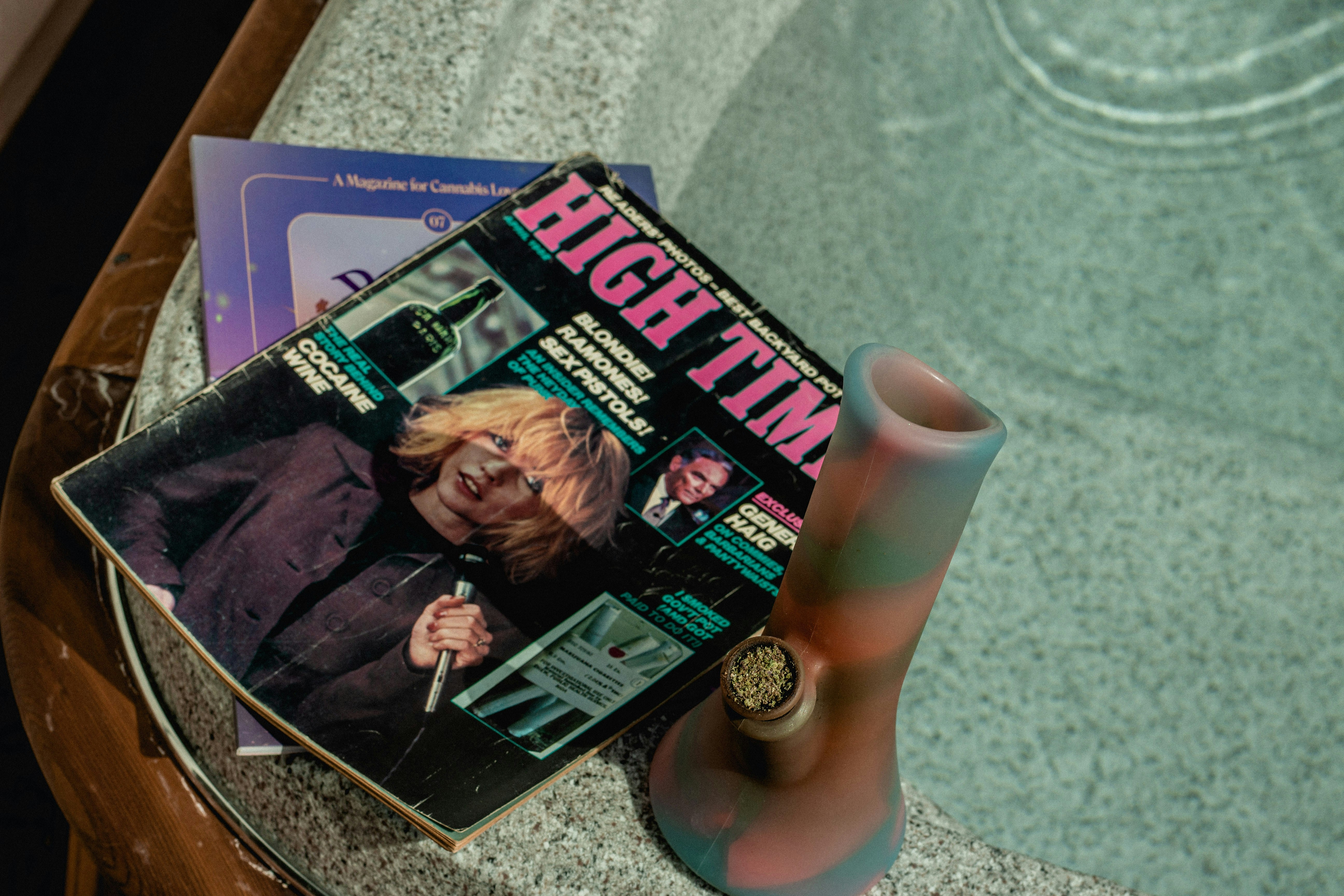 photo-1589048600869-8febed629533?ixid=M3wxMjA3fDB8MXxzZWFyY2h8OHx8bWFnYXppbmVzJTIwJUMzJUE5cm90aXF1ZXN8ZW58MHx8fHwxNzY4NzAzMzc4fDA\u0026ixlib=rb-4.1.0