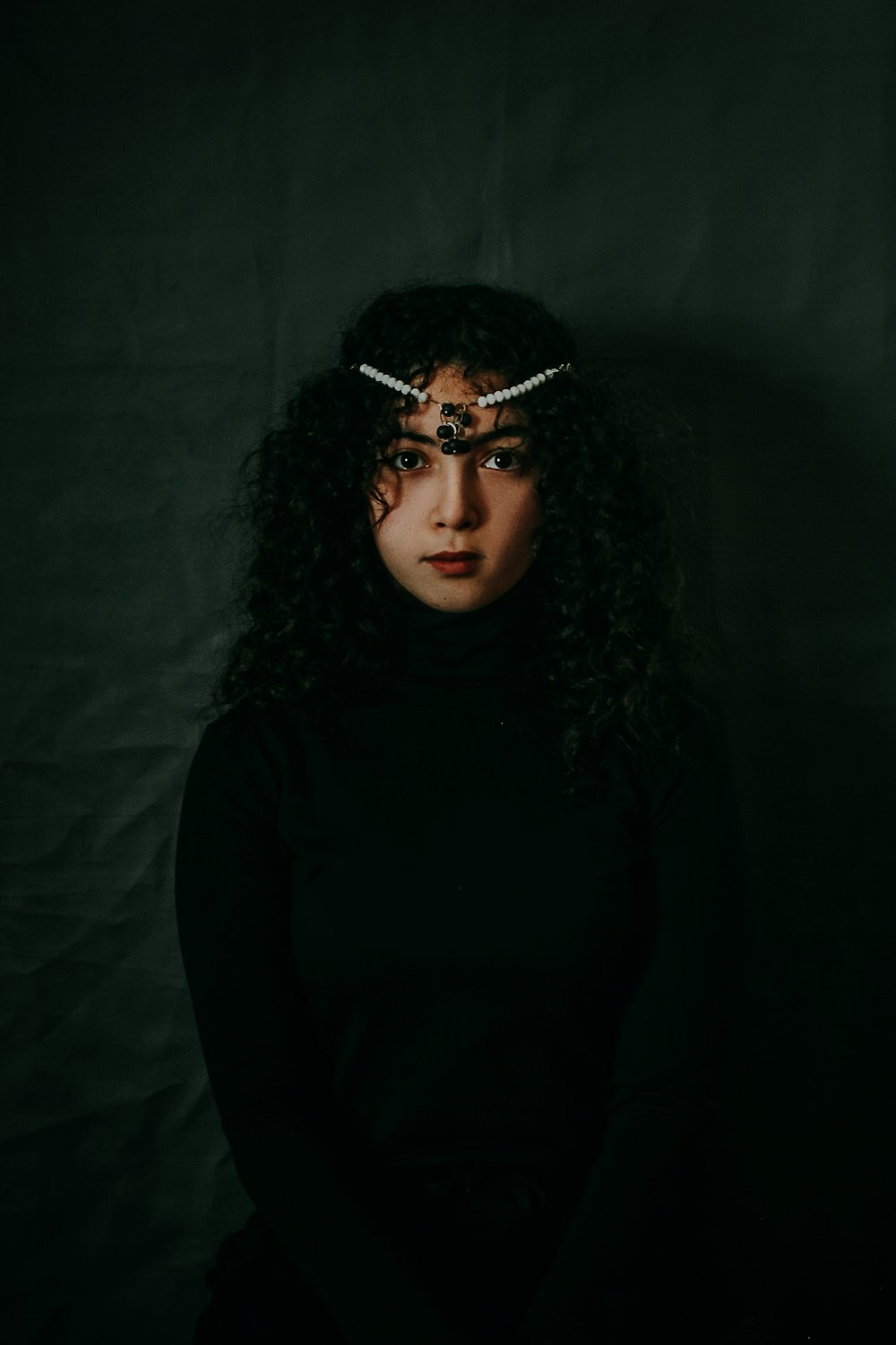 woman in black long sleeve shirt wearing black sunglasses