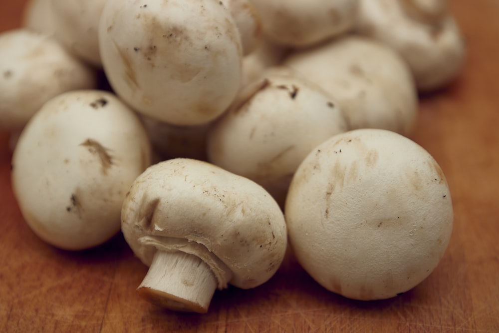 white garlic on brown wooden table