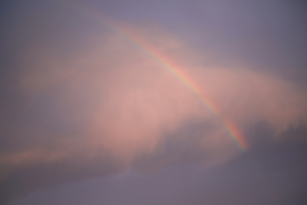 昼間の白い雲と青い空