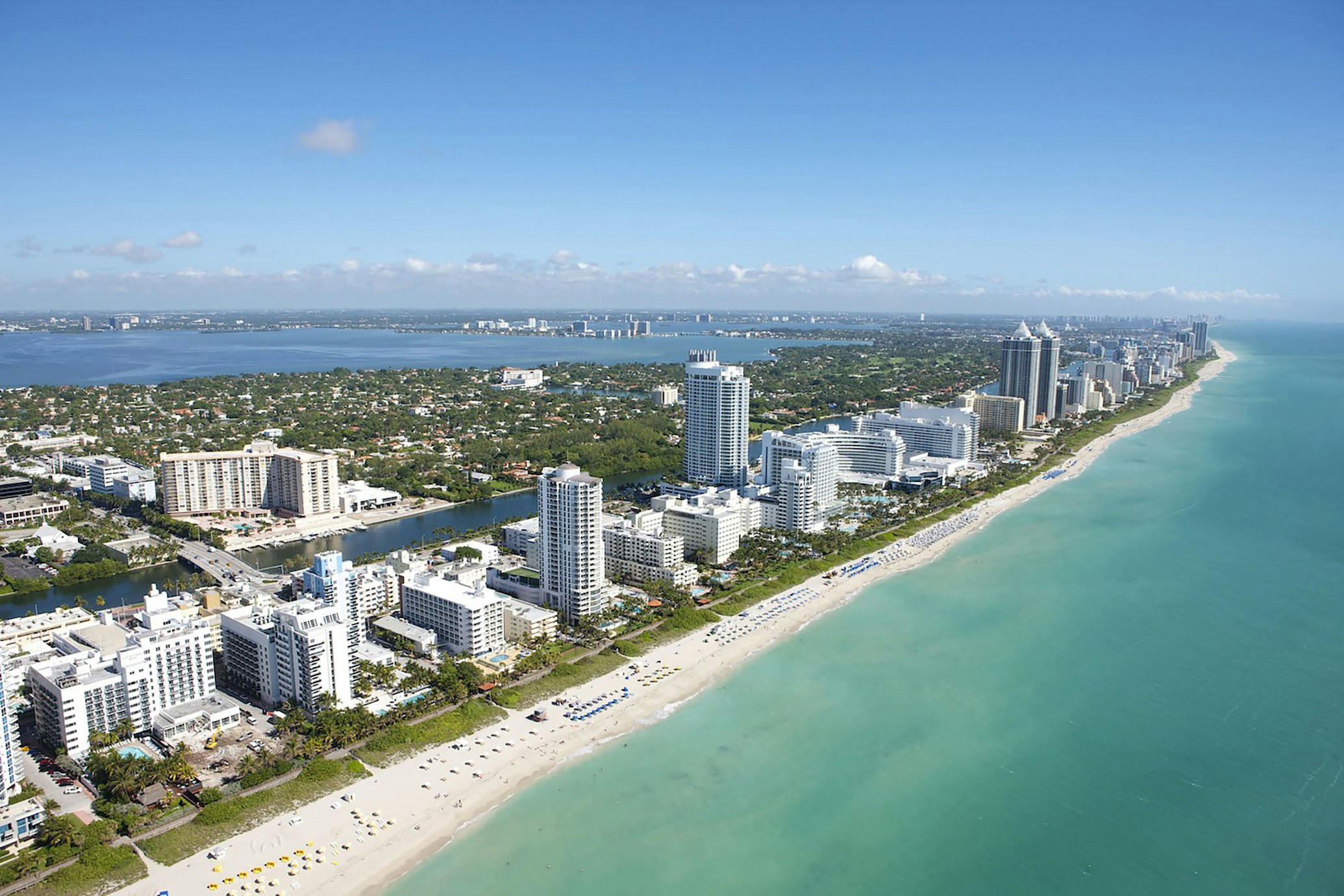 I grattacieli di Miami affacciati sull'Oceano visti dall'alto