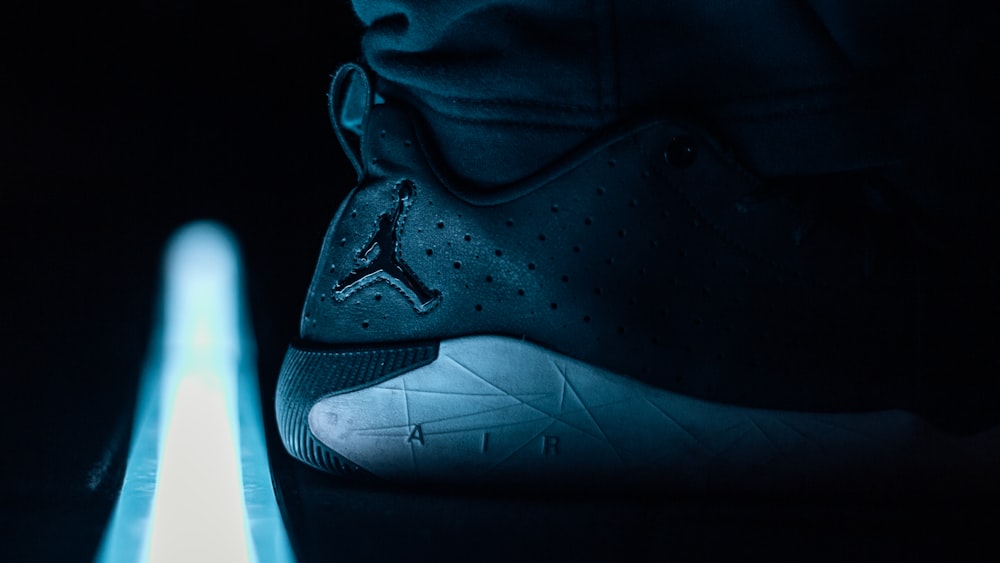 Chaussures de basket-ball Nike bleu et noir