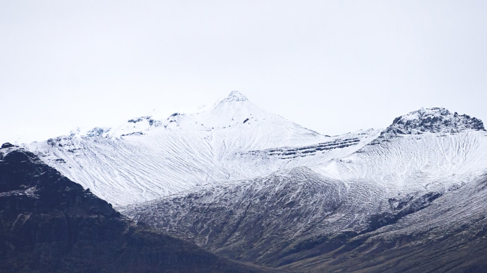 昼間の雪山