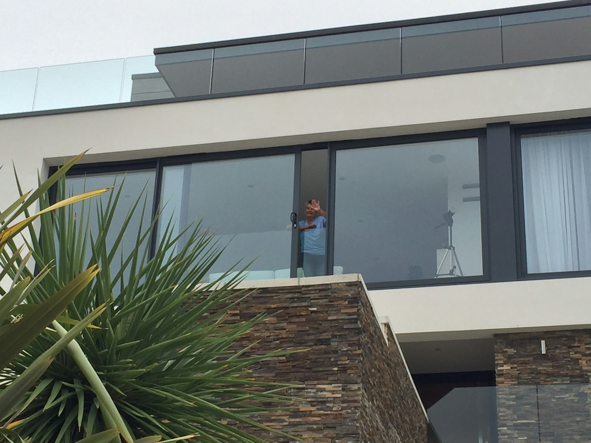 gray computer monitor