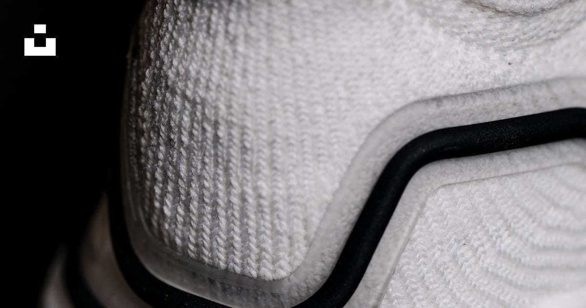 White and black nike shoe photo â Free Grey Image on Unsplash