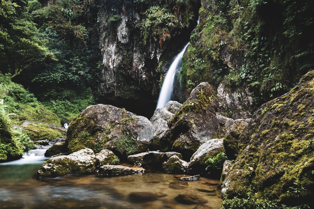 waterfalls on rocky shore during daytime