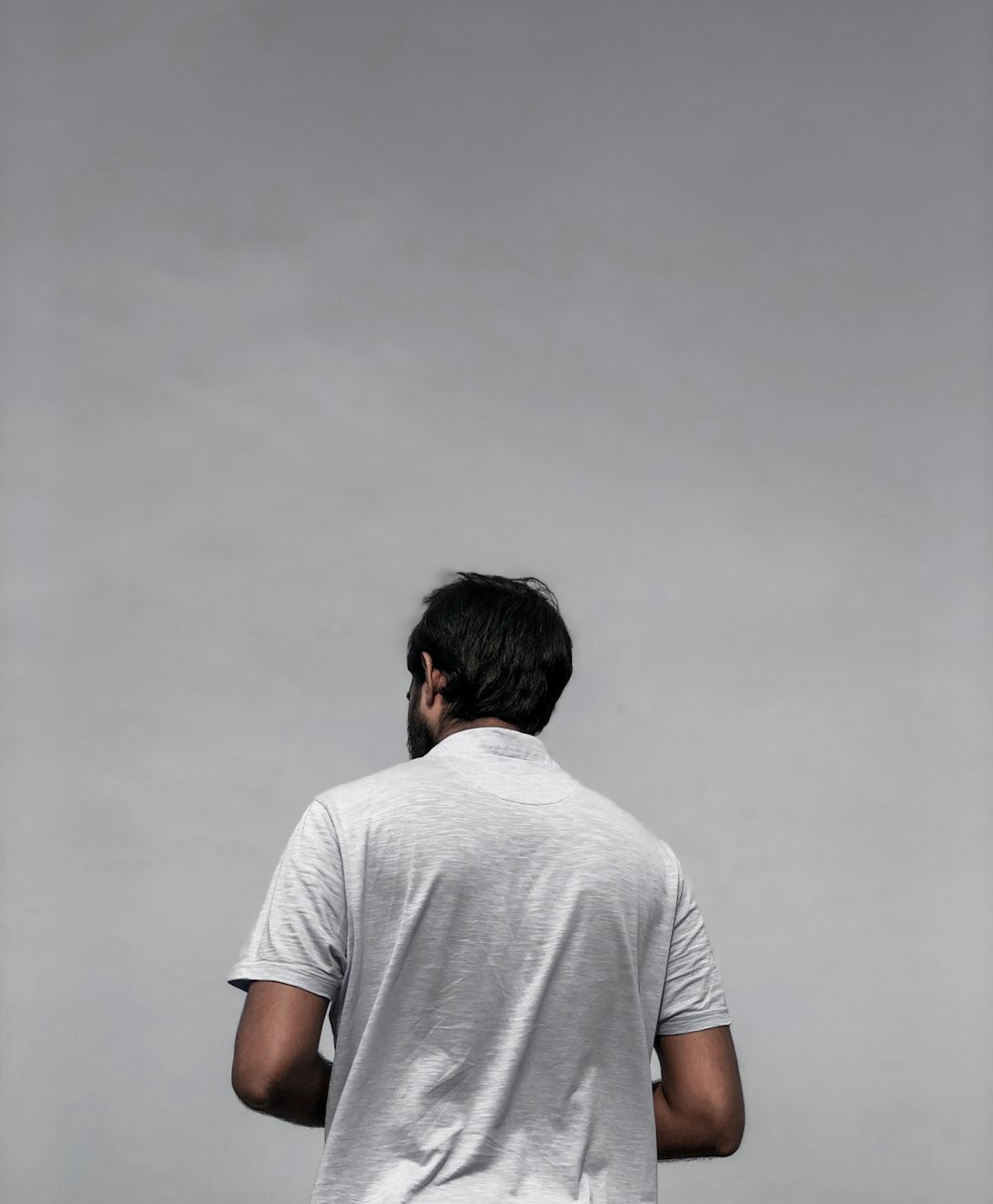 man in white crew neck t-shirt standing