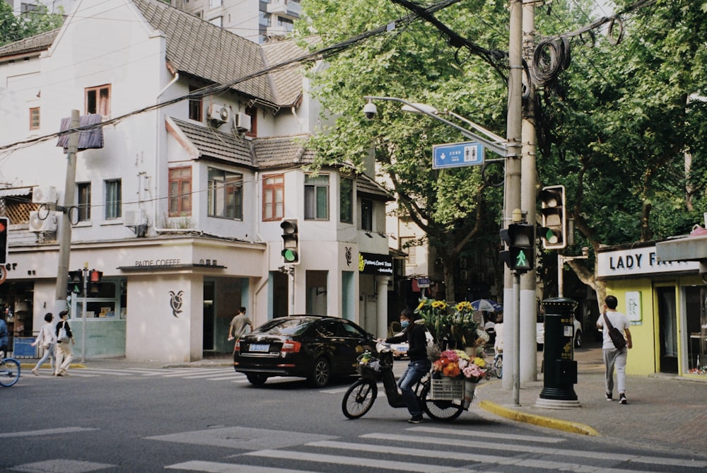 cars parked on street near buildings during daytime