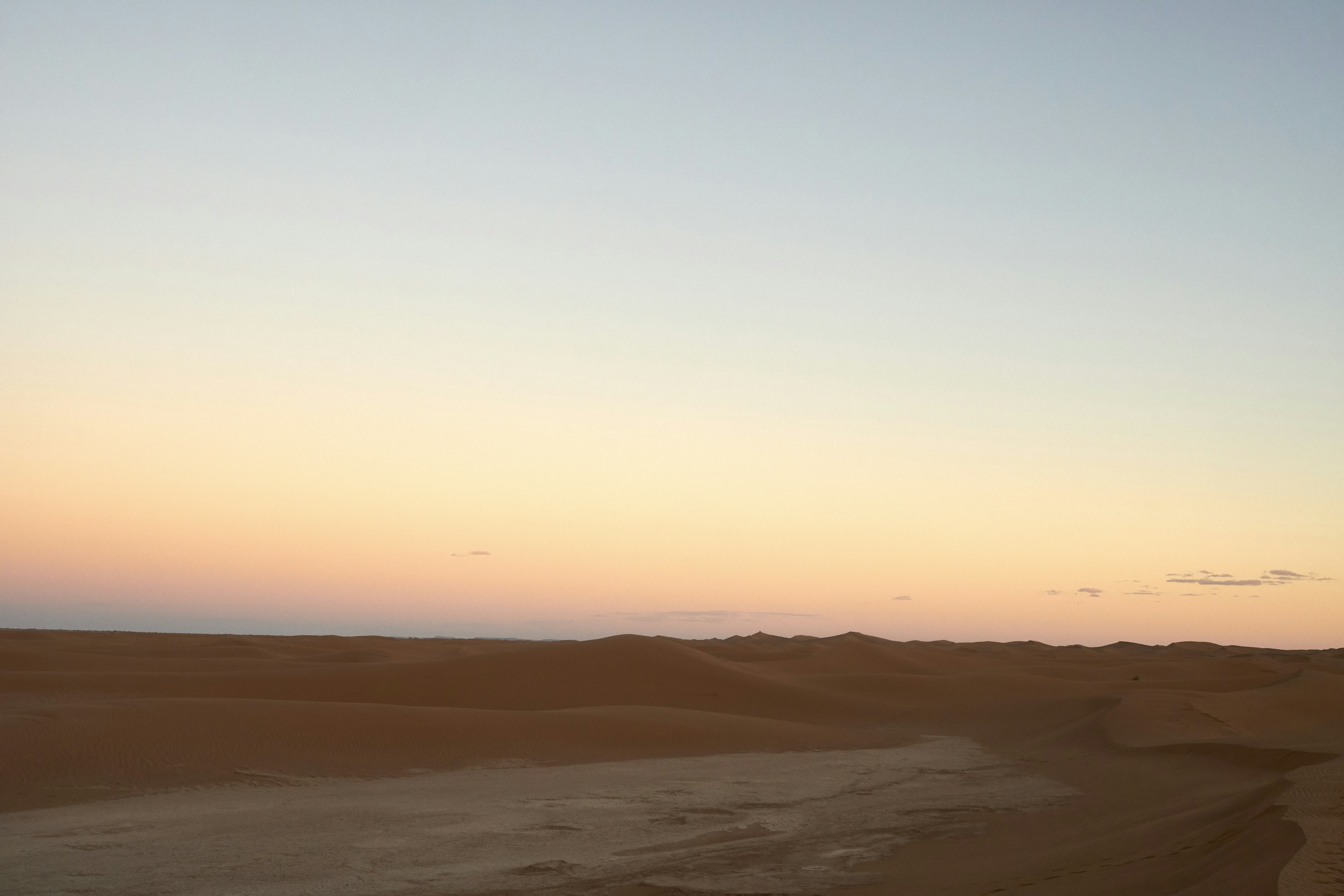 Vista panorámica de las dunas de Erg Chebbi al amanecer