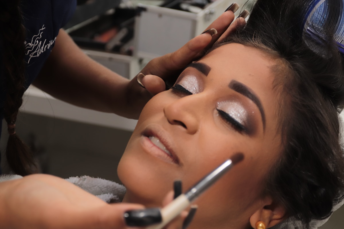 Makeup application and lessons image background image
