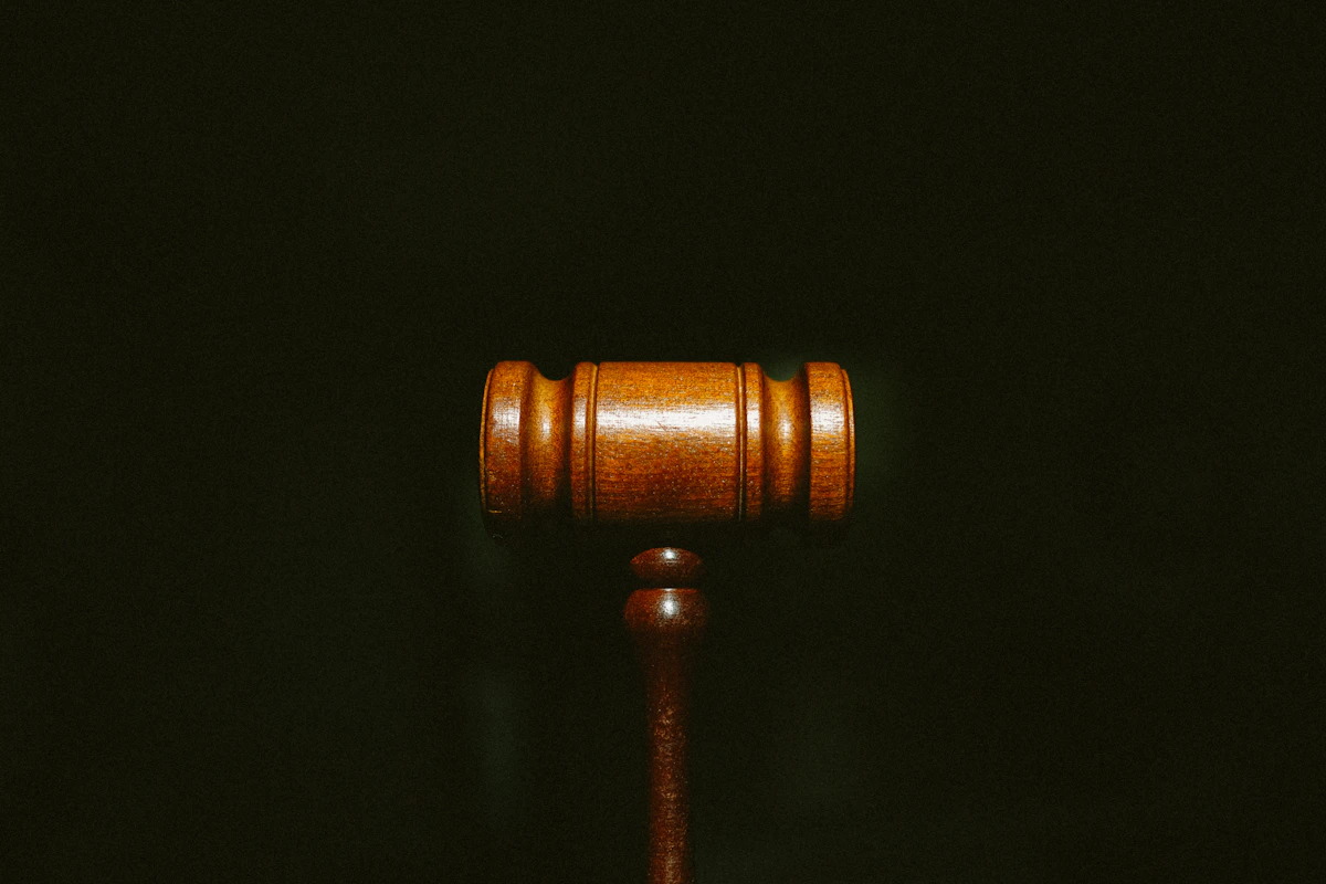 Reunión profesional en despacho legal