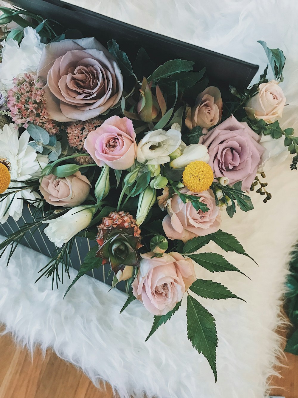 pink and yellow roses bouquet