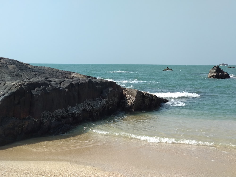 ocean waves crashing on shore during daytime