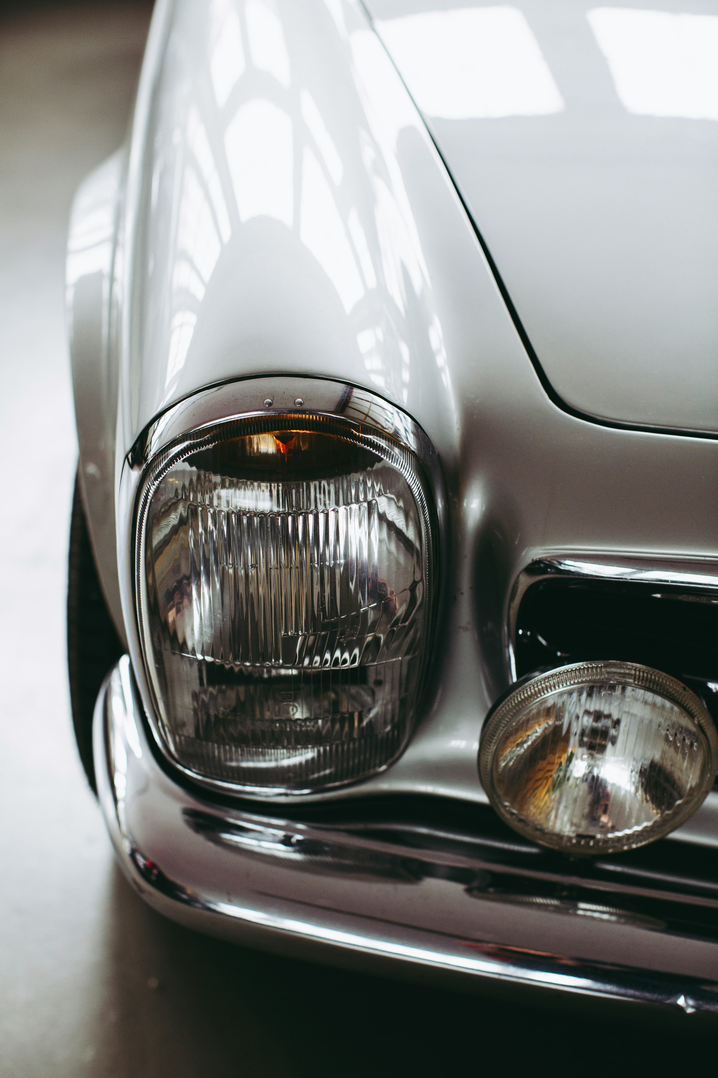 silver car with white light