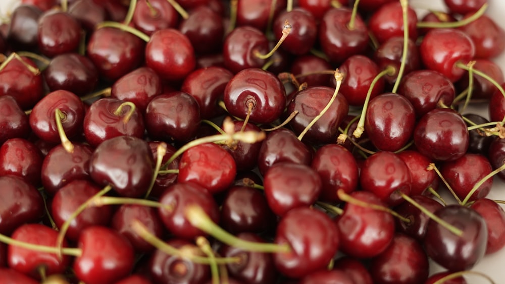 Fruta redonda roja en fotografía de primer plano