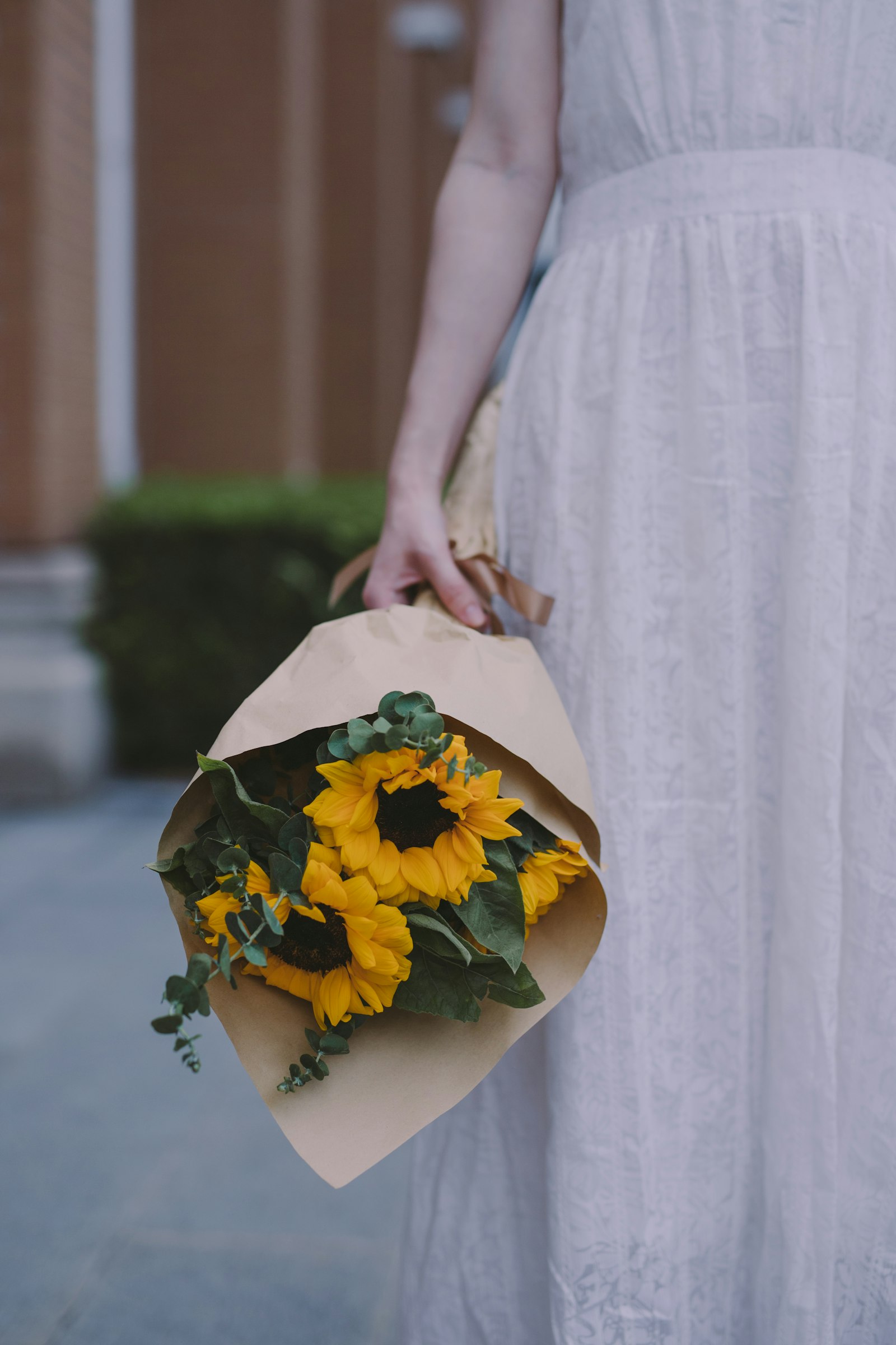 Canon EOS 6D Mark II + Sigma 50mm F1.4 DG HSM Art sample photo. Woman in white dress photography