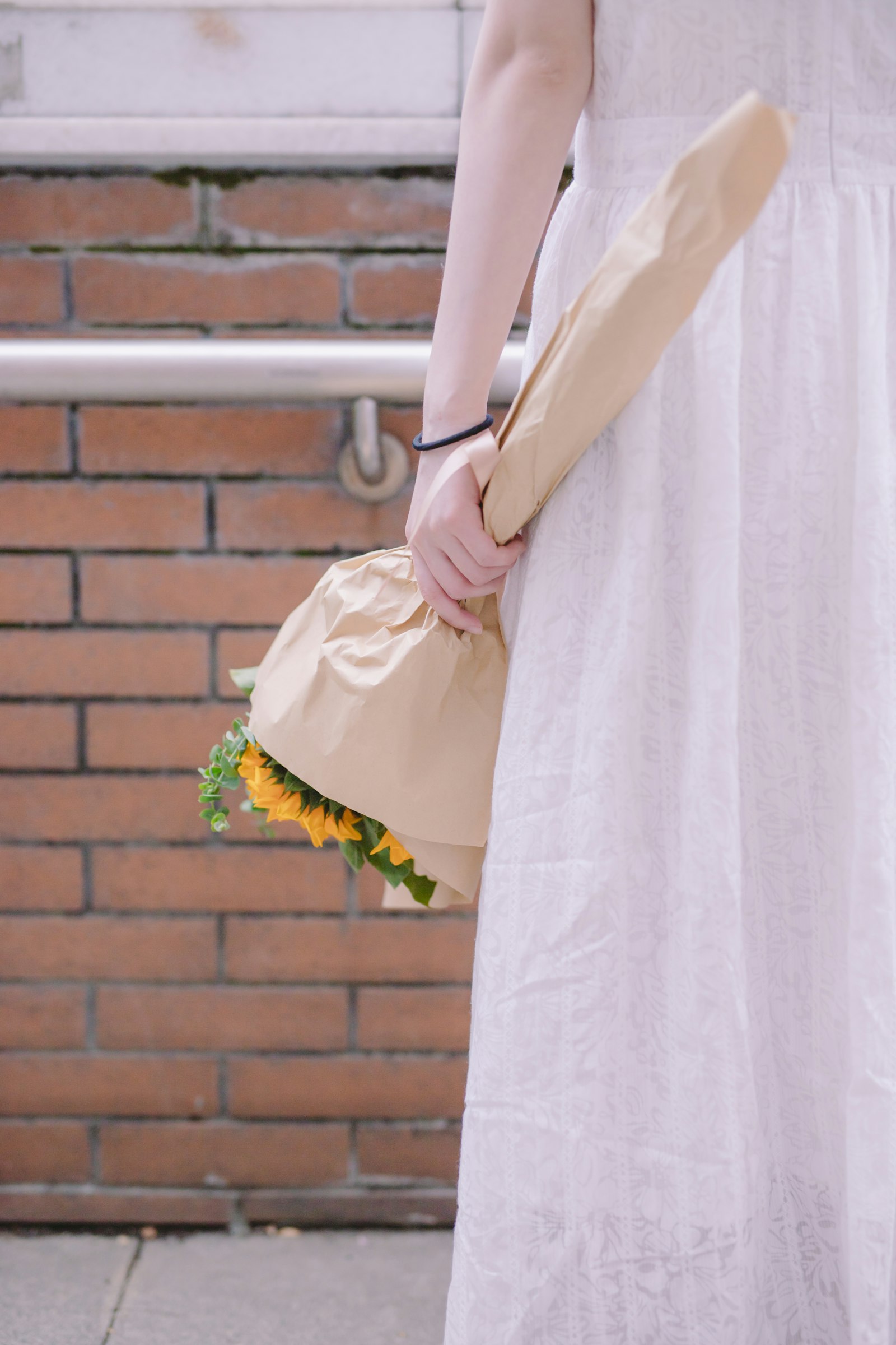 Canon EOS 6D Mark II + Sigma 50mm F1.4 DG HSM Art sample photo. Woman in white dress photography