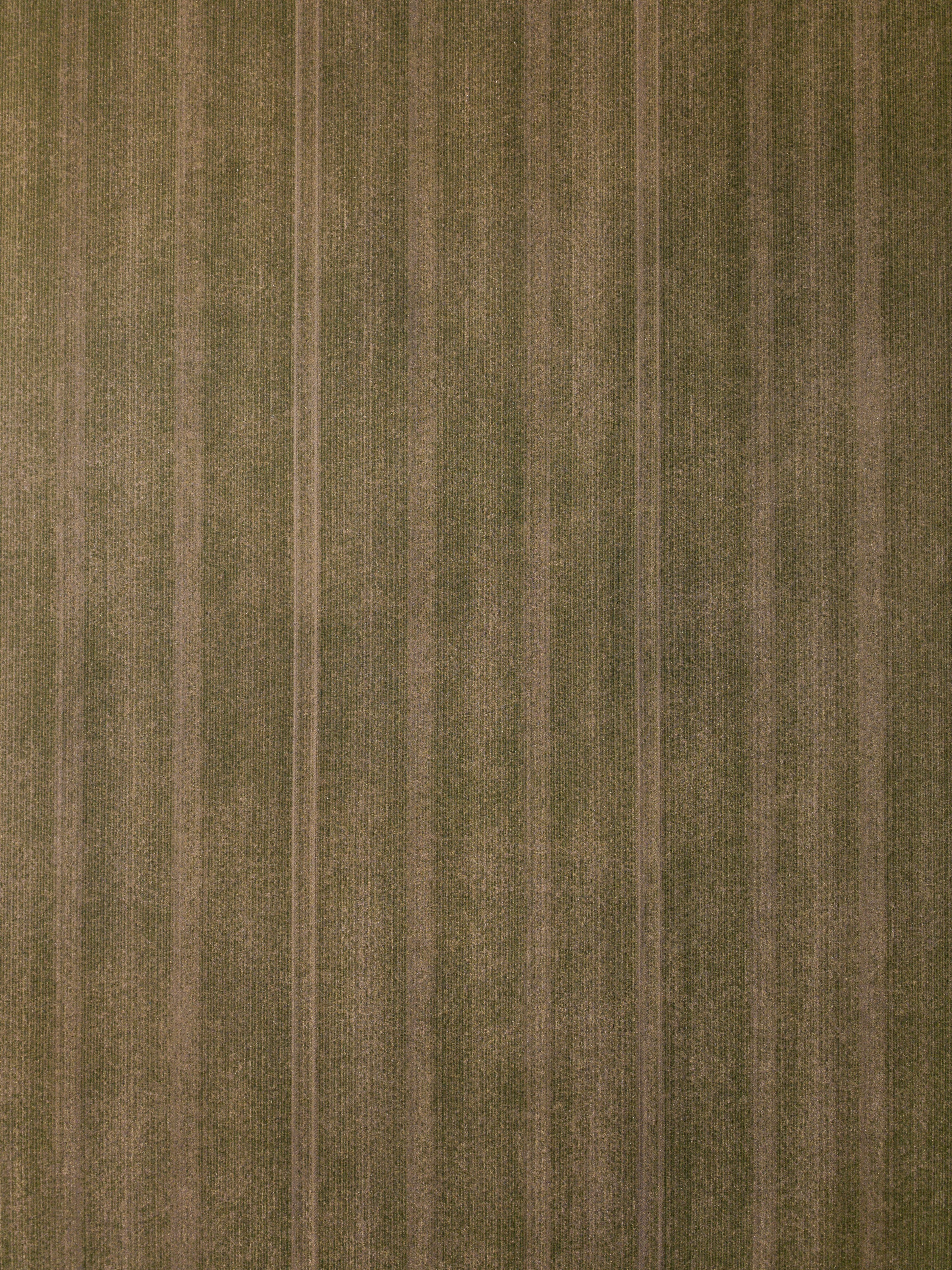 Textil a rayas marrones y grises