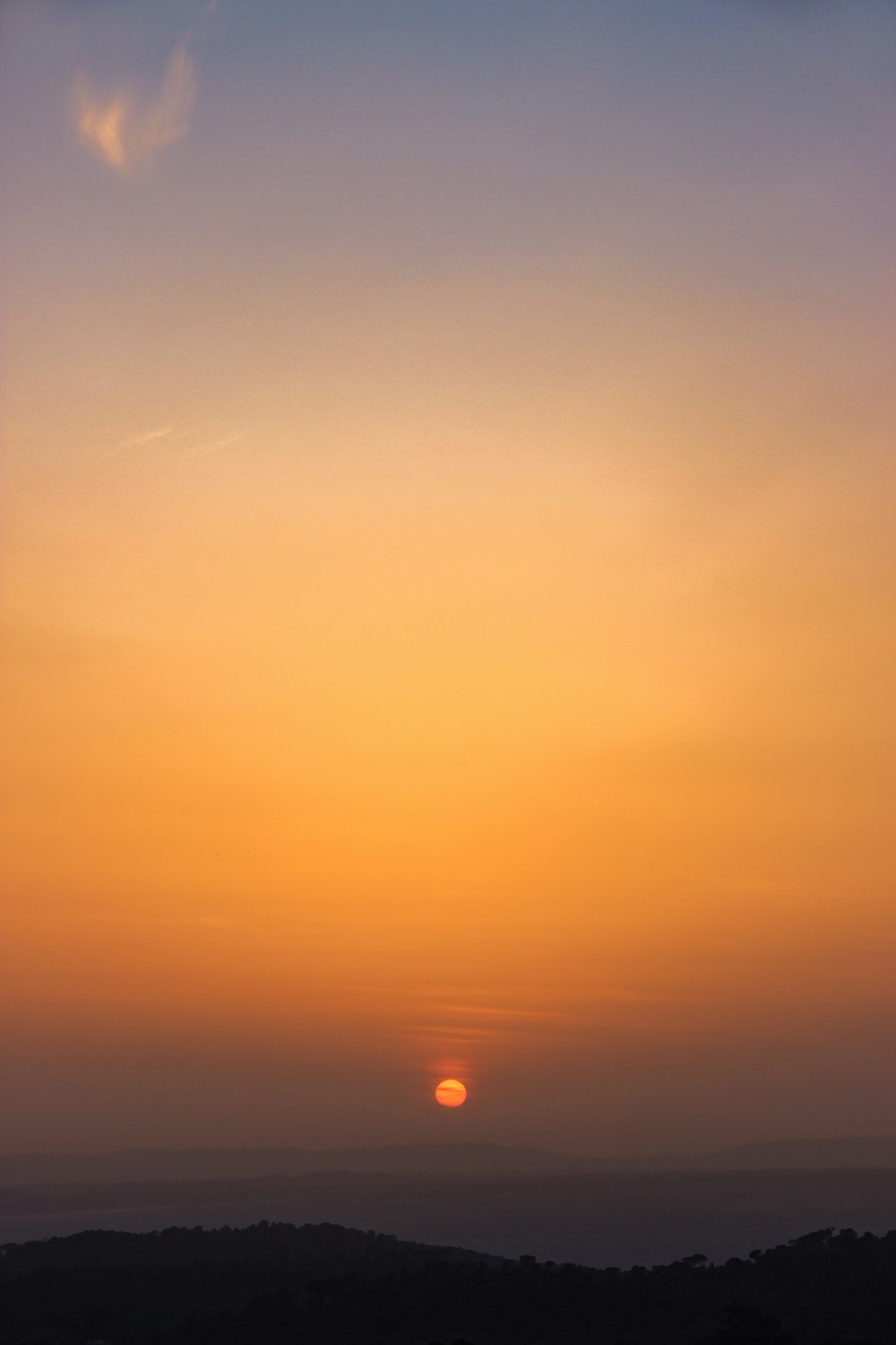 Sonnenuntergang über dem Horizont