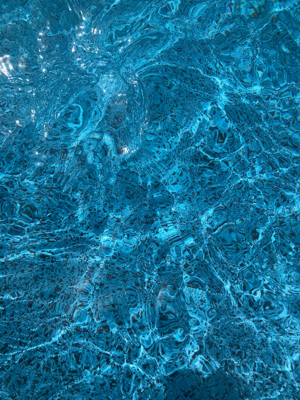 superficie d'acqua blu e bianca