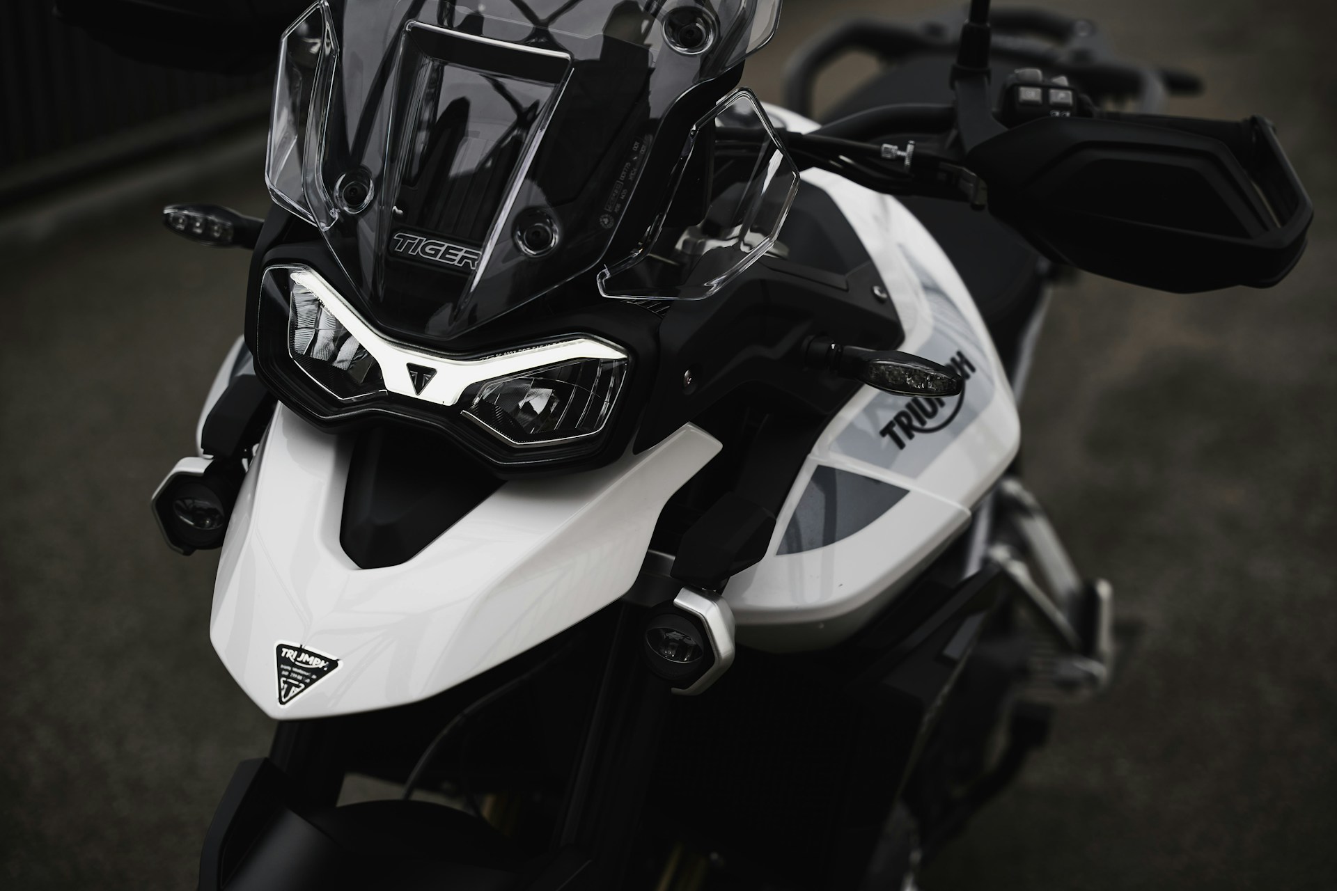 gray computer monitor