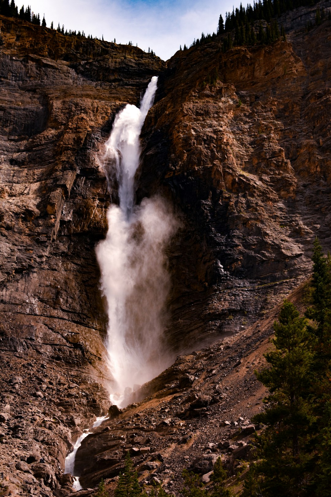 Waterfall photo spot Takakkaw Falls Field