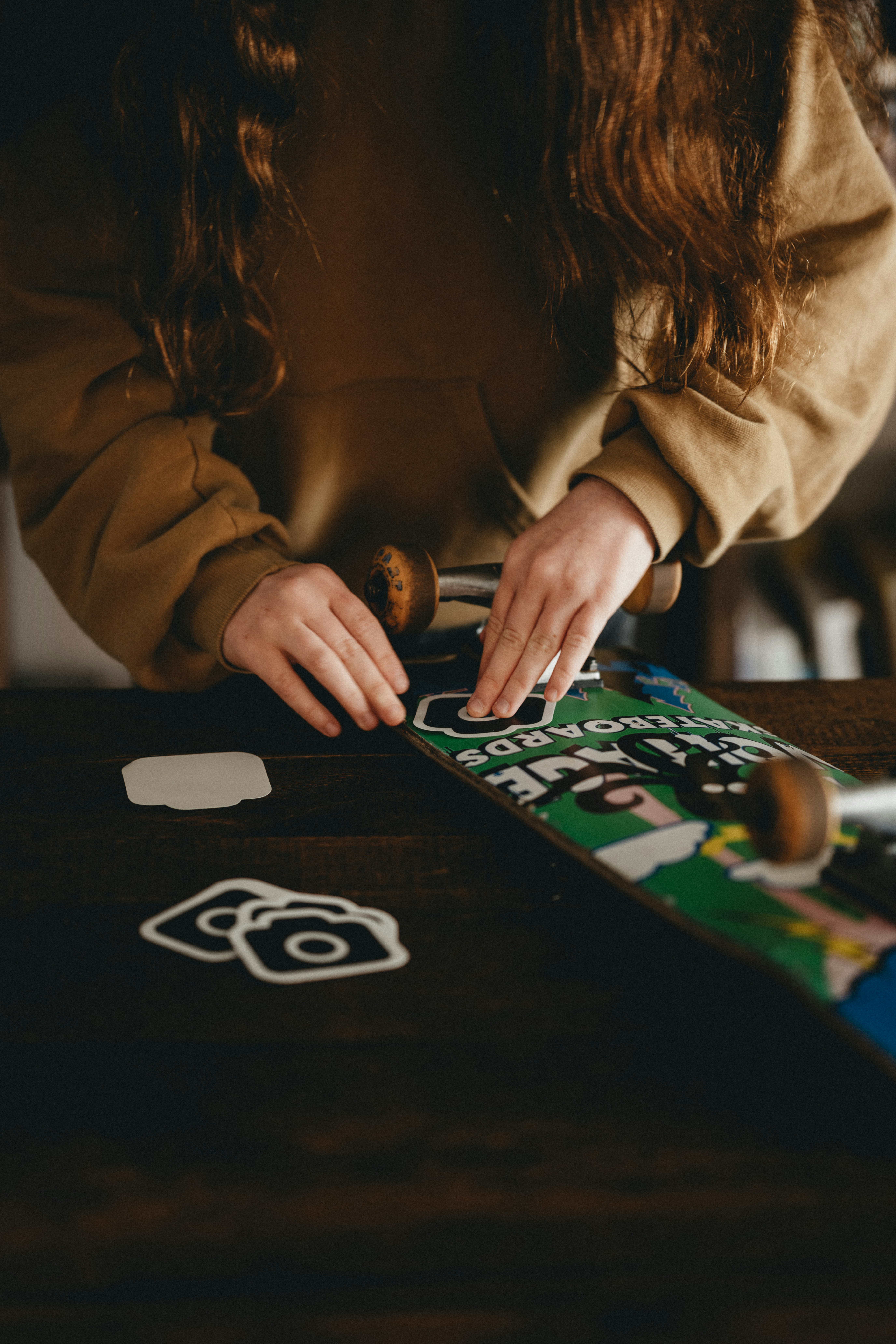 photo-1589431923188-1568a228c53c?ixid=M3wxMjA3fDB8MXxzZWFyY2h8Mnx8aG9iaSUyMCUyNiUyMHBlcm1haW5hbnxlbnwwfHx8fDE3NjE4NTY1NzF8MA\u0026ixlib=rb-4.1.0