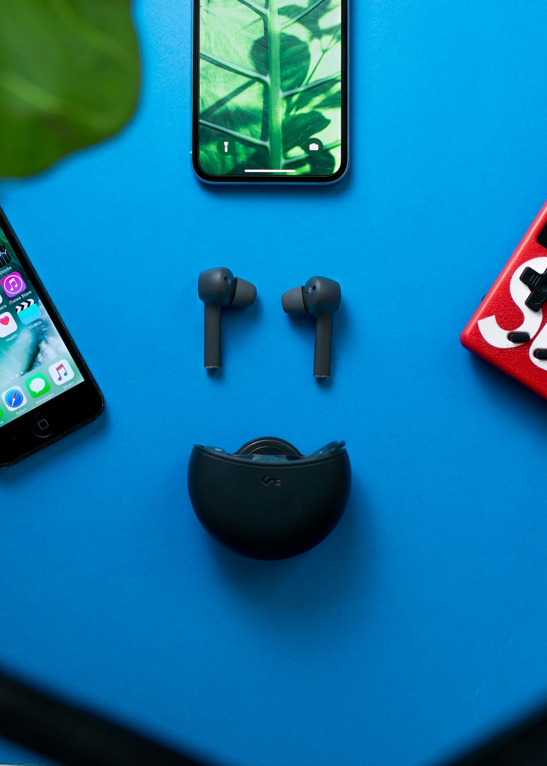 black samsung android smartphone beside black wireless computer mouse