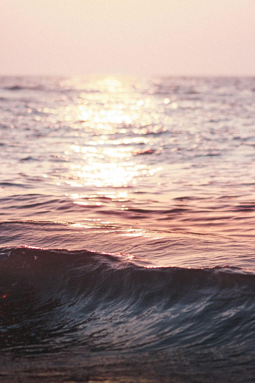 ocean waves during day time