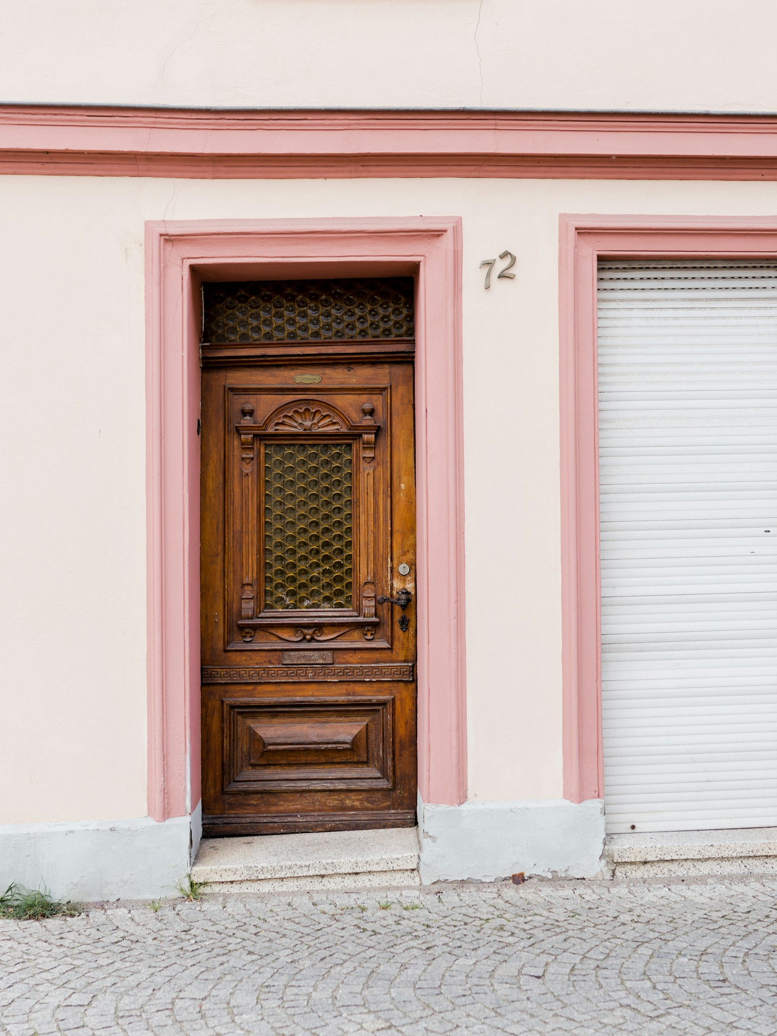 Sony a7 II + Sigma 35mm F1.4 DG HSM Art sample photo. Brown wooden door on photography