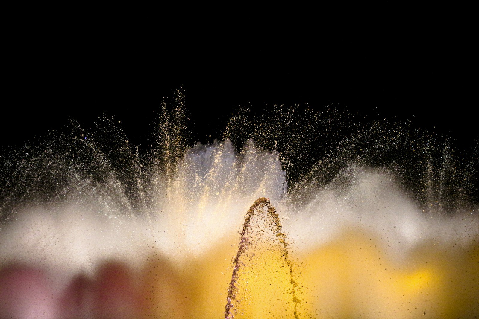 De verlichte fontein is gratis en elke avond anders