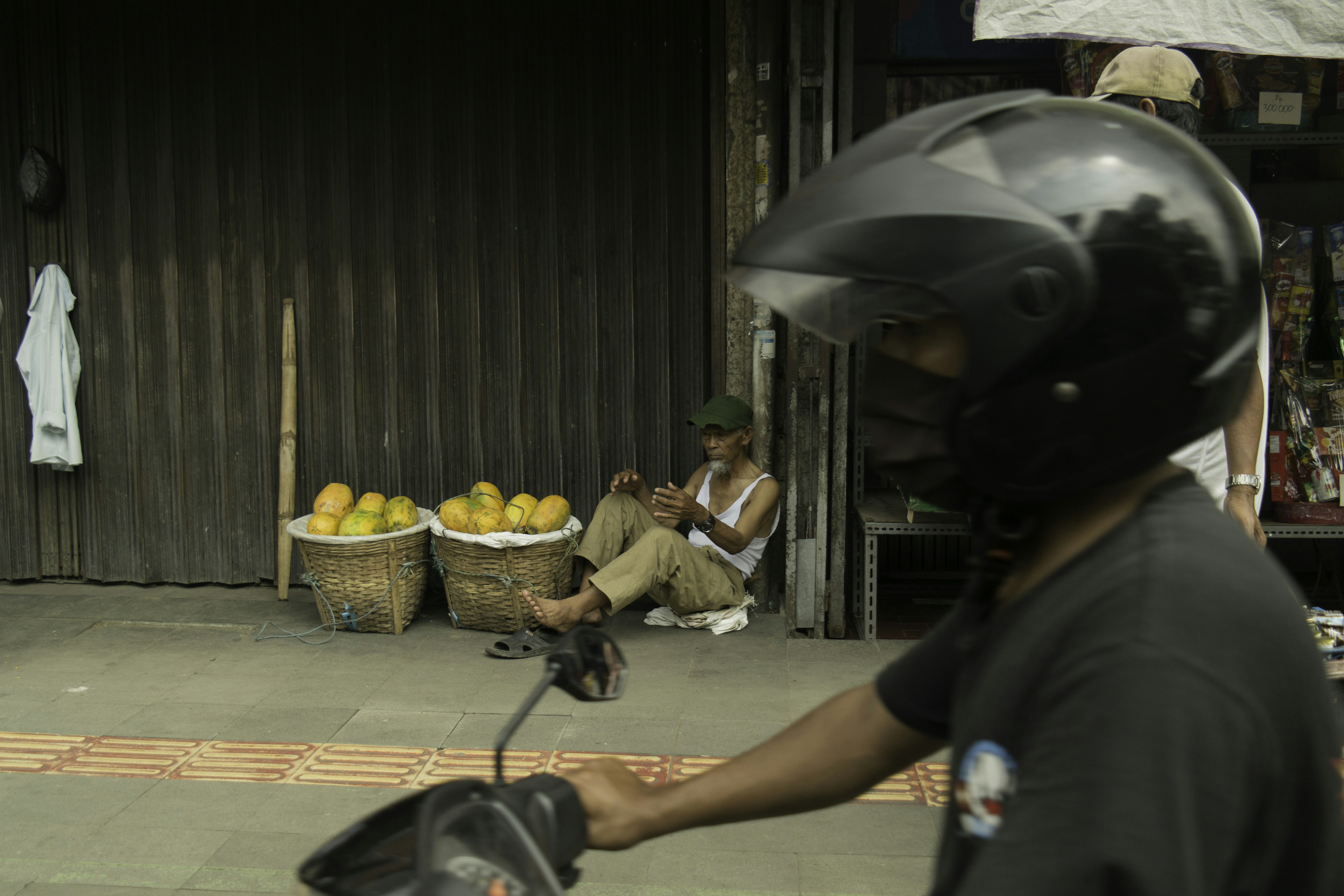 Food delivery driver ambushed by masked attackers in Limassol