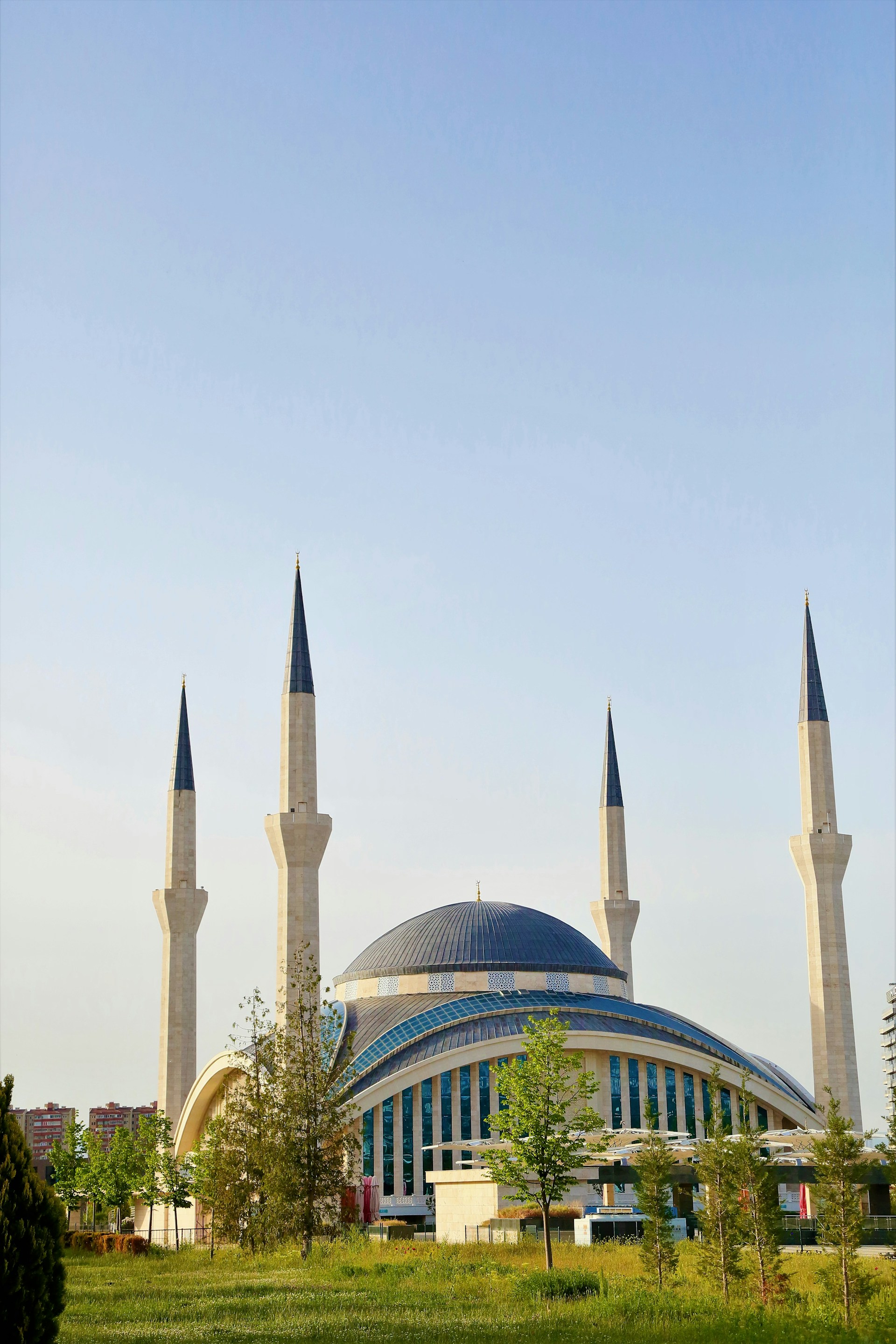 gray computer monitor