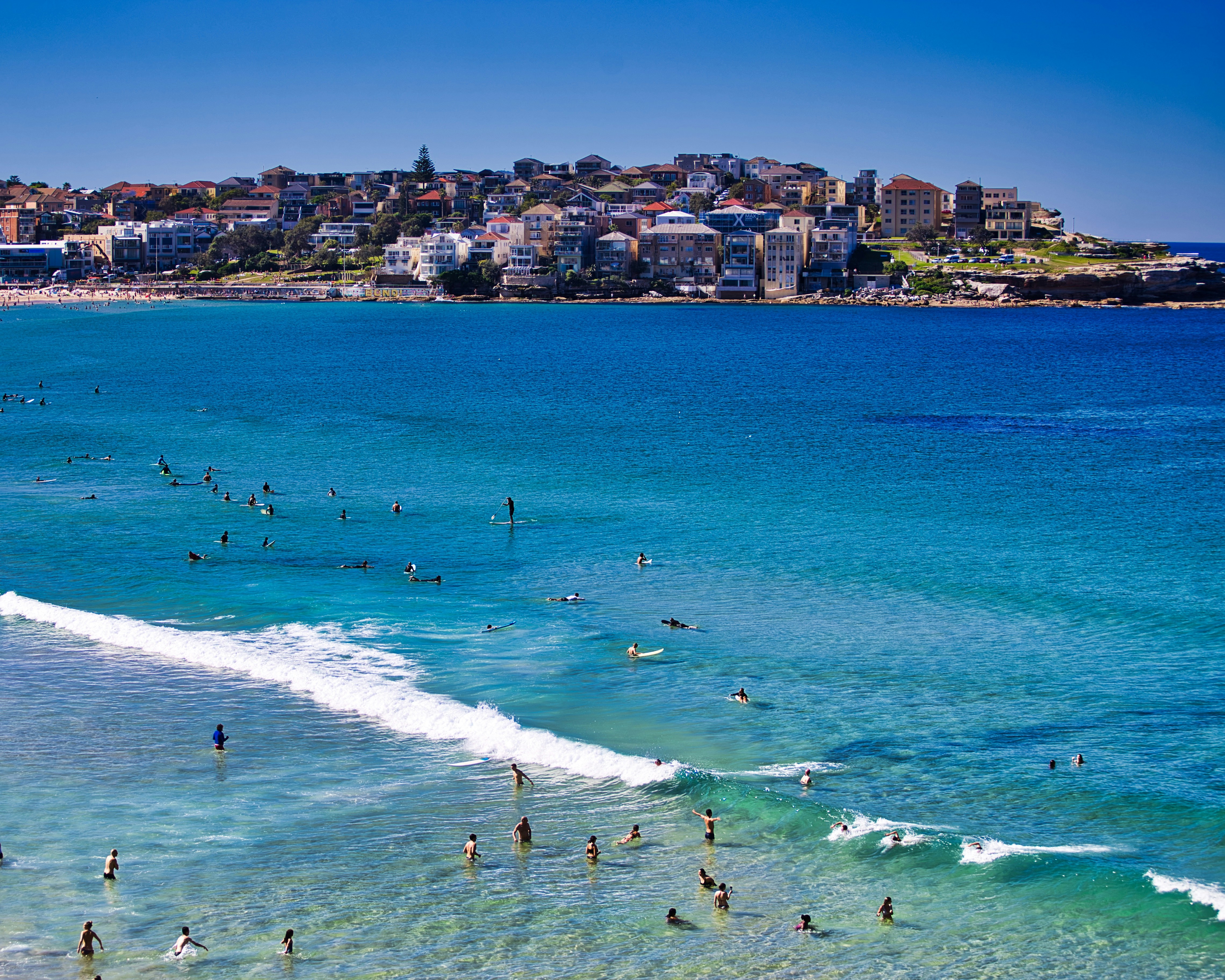 Foto Gente en la playa durante