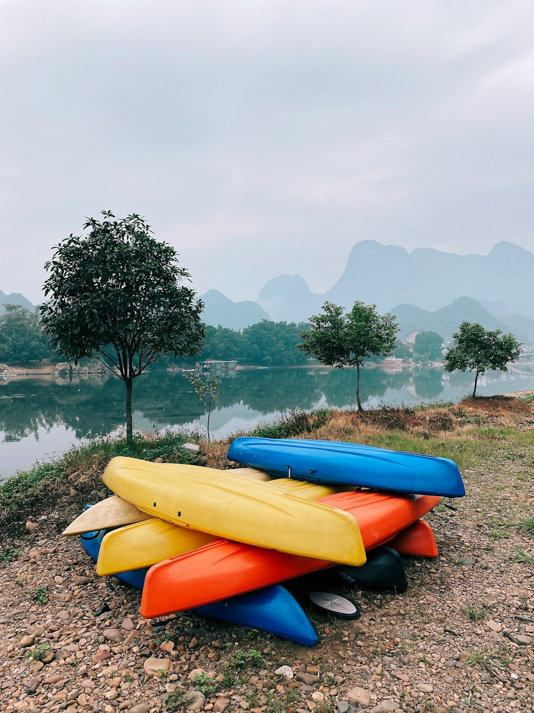 photo of Yangshuo Kayak near Yulong River