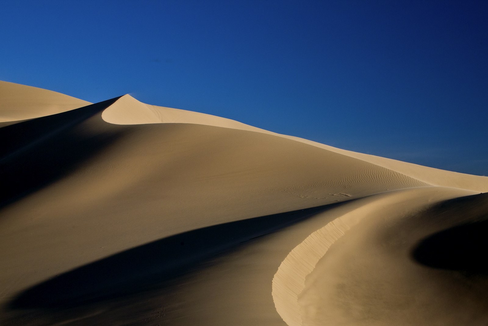 Canon EOS 5D + Canon EF 70-300mm F4.5-5.6 DO IS USM sample photo. Brown sand under blue photography