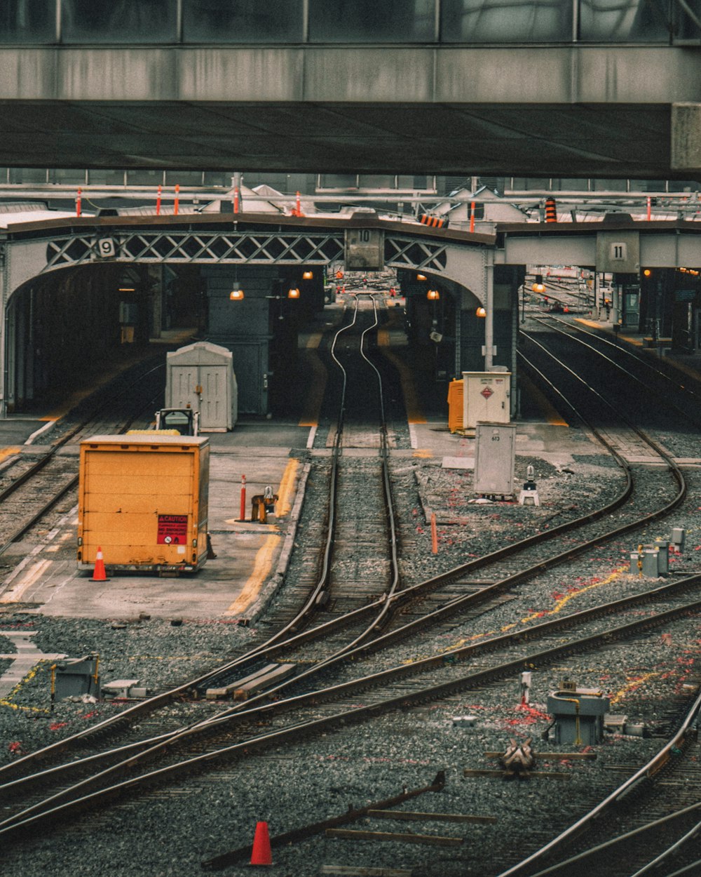 train rail tracks during daytime