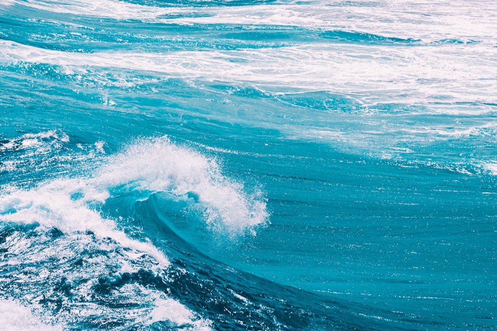 blue ocean waves during daytime