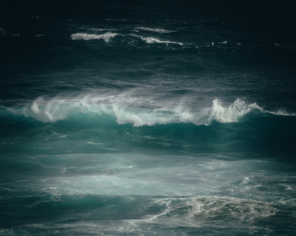 ocean waves crashing on shore during daytime