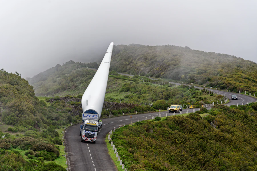 Wind turbine blade road transport