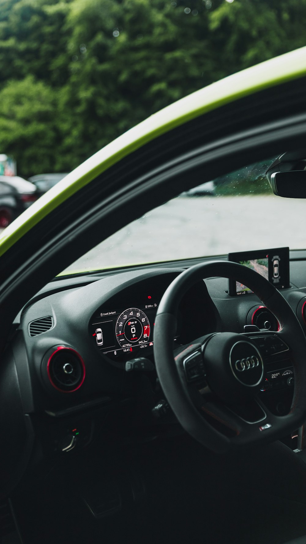 black car steering wheel during daytime