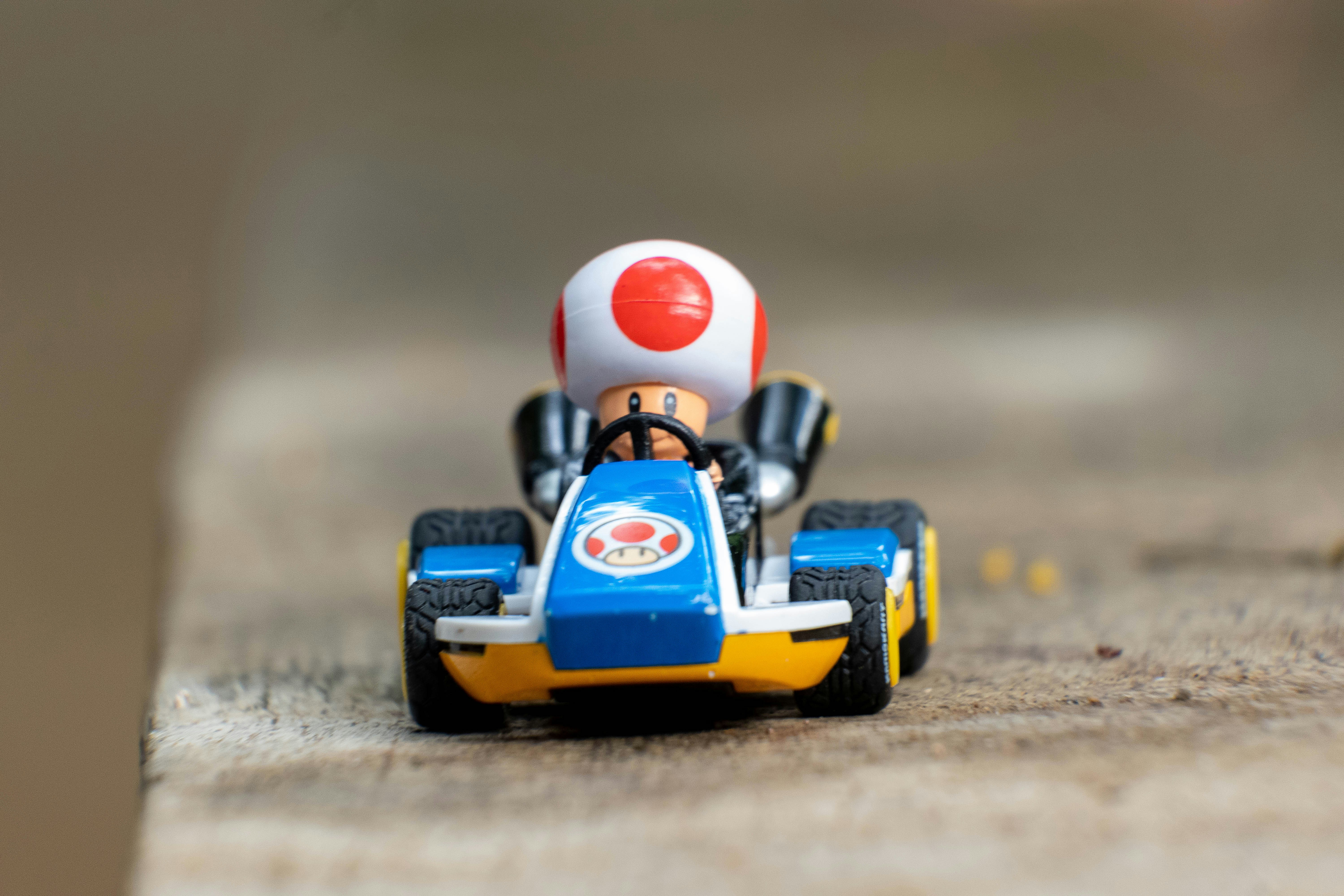 red and black f 1 car toy