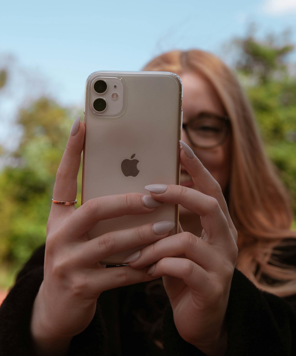 woman holding gold iphone 6