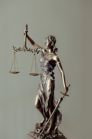 How to seek  legal advice to apply for a refugee claim in Canada?